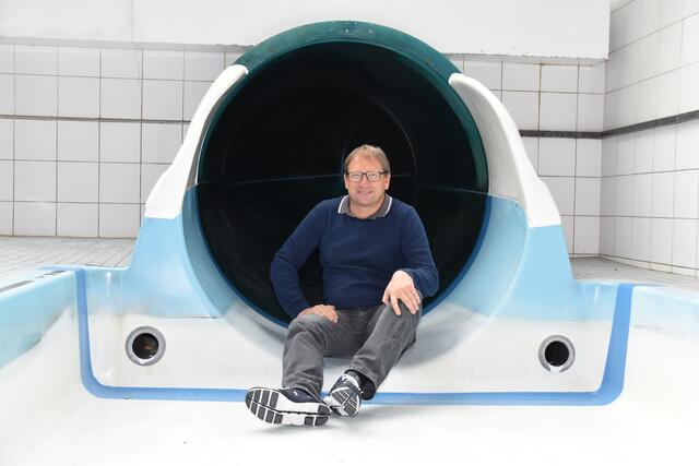 Ab Samstag, 17. Oktober kann in Neustift wieder gerutscht und gekrault werden. Im Bild FZZ-GF Franz Gleirscher.