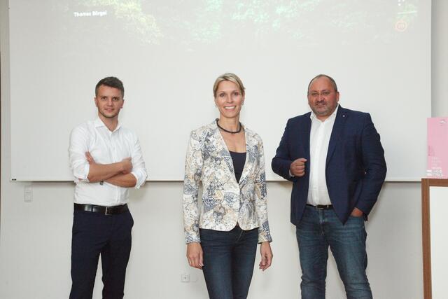 WKO-Obmann Andreas Höllinger mit der Obfrau der WKO Urfahr-Umgebung, Sabine Lindorfer und Markenexperte Thomas Börgel
