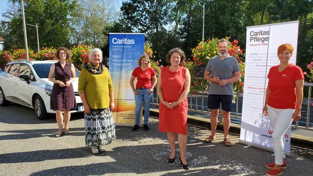 Elena Steinmaßl, Regionalleiterin Mostviertel Ost, Lea Hofer-Wecer, Leiterin Caritas Kompetenzstelle Demenz, Andrea Reiter, Pflegeleiterin Mostviertel Ost, Gabriele Nemeth, Caritas-Demenzexpertin im Mostviertel, Regionalleiter Markus Lurger und Pflegeleiterin Birgit Rass für Mostviertel West