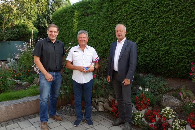 Stadtrat Christian Köberl, Geburtstagskind Stanislaw Lukowicz und Vizebürgermeister Andreas Klos.