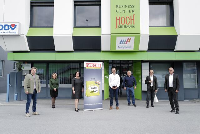 Die Jury des Regionalitätspreises 2020: Günther Wagner, Sieglinde Wilflinger, Maria Hell, Sayd Ali, Werner Moritz (WOCHE), Walter Treitler und Erwin Fuchs.