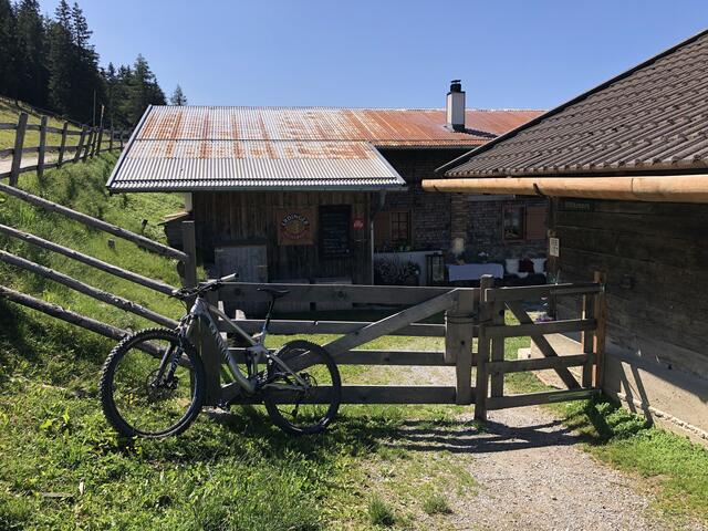 Die beliebte Patscher Alm soll eine Entschädigung bekommen.