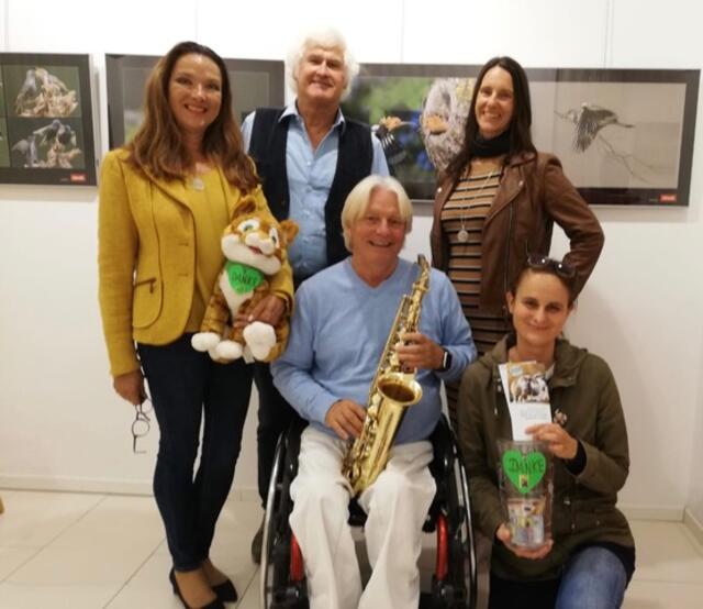 Hannelore Gasteiger, Obfrau des Vereins "Tiere in unseren Händen", lud mit ihrem Team anlässlich des Welttierschutztages in die Stadtgalerie Deutschlandsberg ein.  | Foto: KK