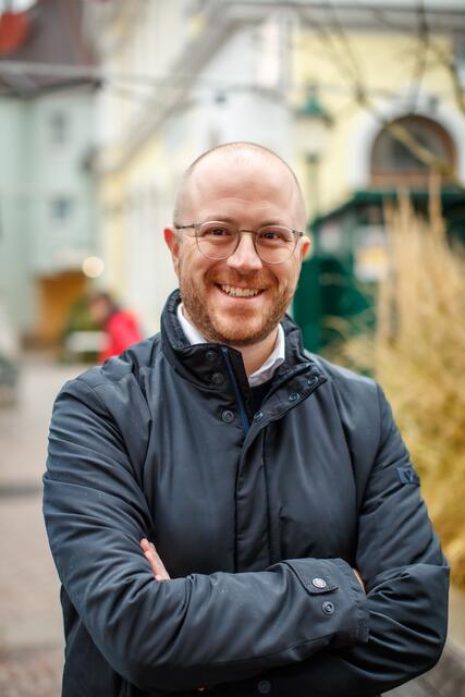 Schulstadtrat Gerald Pistracher muss die Kostenerhöhung rechtfertigen.