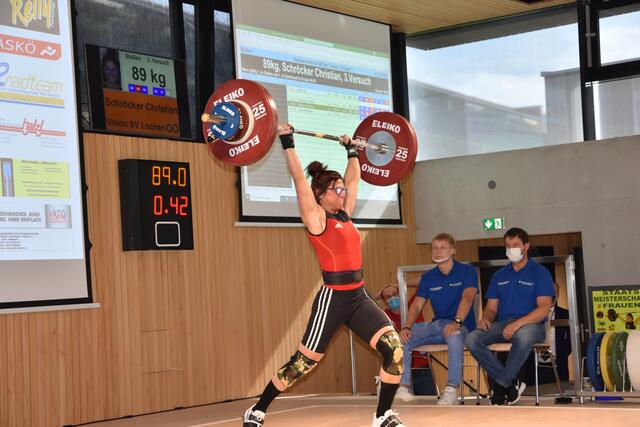 Christiane Schröcker (Union Lochen) im Bild mit 89 kg Stoßen das war Österreichischer Rekord der Klasse bis 55 kg 

Foto: Conny Högg