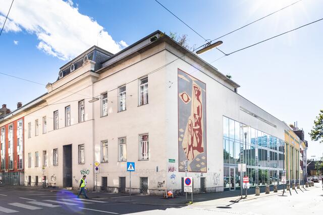 Wie wir es kennen: Heute zeigt sich das Bad zur Sonne von seiner modernen Seite und erfreut sich bei Grazern großer Beliebtheit.