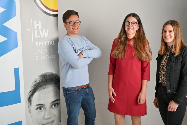 Neu gewählte Schülervertretung der Höheren Lehranstalt für wirtschaftliche Berufe Spittal (HLW)
v.l.n.r. Felix Mathiesl (5M), Schulsprecherin Karina Genser (5AHW) und Lisa Aichholzer (3M)