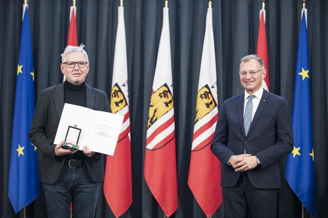 Johann Oblinger (li.) aus St. Georgen bei Obernberg und Landeshauptmann Thomas Stelzer.
