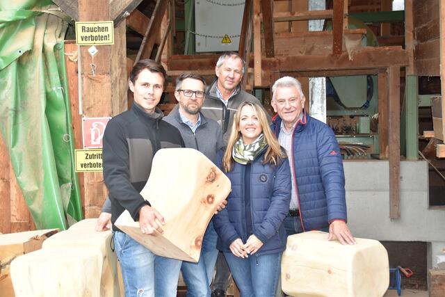 Im Sägewerk Seebacher wird Holz aus der Region geschnitten. Fichte, Lärche und Zirbe höchster Qualität werden zu "Nockholz".