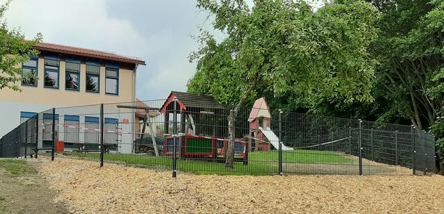 Neue Zaunanlage für die Kindergruppe in Prebl