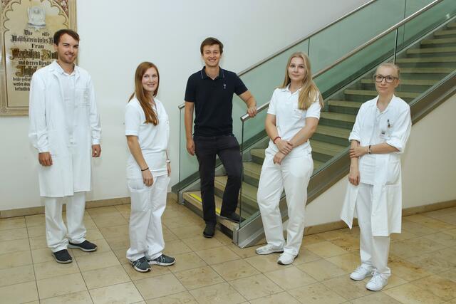 Fünf JungärztInnen starten ihre FachärztInnen-Ausbilung am Kepler Universitsklinikum.