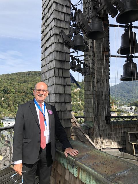 Hier oben, beim Salzburger Glockenspiel, ist Josef Kalteis gerne. Viele führt er einmal in der Woche auf den Glockenspielturm.