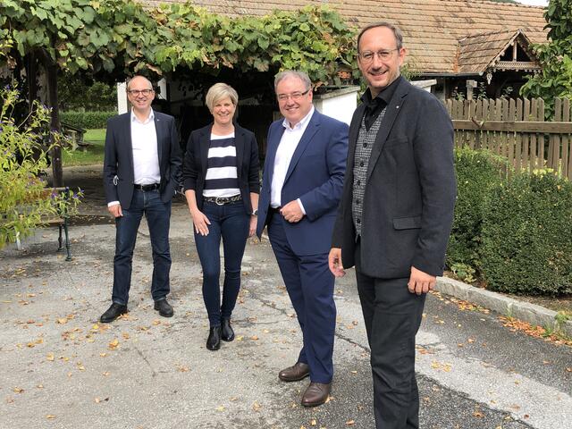 Wollen die Wirtschaft ankurbeln: Andreas Schlemmer (WB-Organisationsreferent), Manuela Kuterer (Regionalstellenobmann-Stv.), Vinzenz Harrer (WB-Bezirksobmann) und Jochen Pack (WB-Direktor).