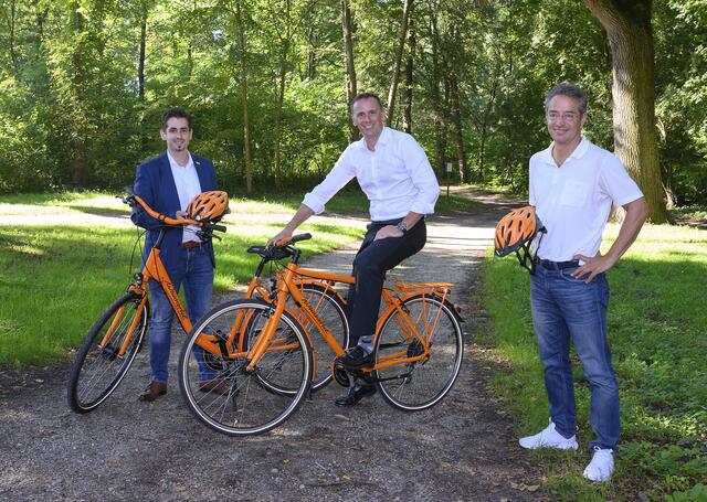 Projektbetreuuer zum Thema "Rad" bei Weinviertel Tourismus GmbH Dominik Hiller, Wirtschafts- und Tourismuslandesrat Jochen Danninger, ecoplus Projektmanager Regionalförderung Christian Weinberger.
