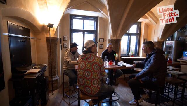 Tom Mayer im Gespräch mit Gastronomen, Auszug aus dem Video der Liste Fritz.
