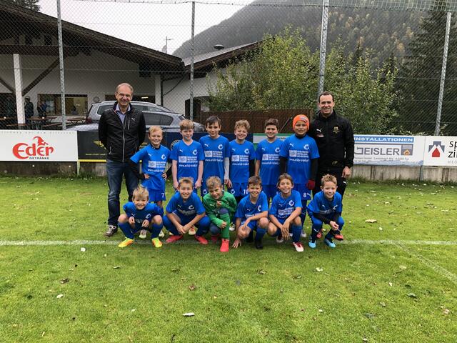 Das Unternhemen Metallbau Erich Trinkl sponserte die Dressen für die U11. | Foto: privat