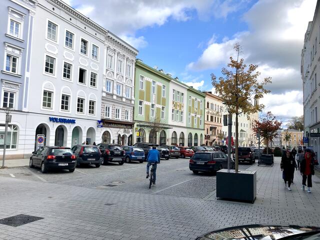 Hier am Oberen Hauptplatz werden von 19. bis 23. Oktober die Pflaster neu verfugt.