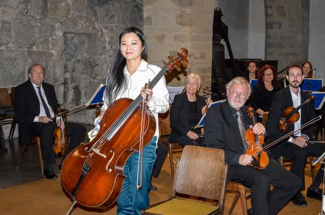 Die hochvirtuose Yshu Jiang, Stimmführerin der Cellisten beim Linzer Brucknerorchester, widmete sich Haydns zweitem Cellokonzert in D-Dur.