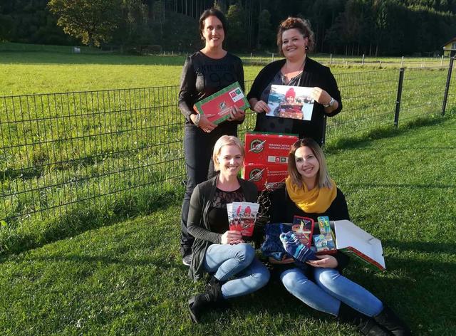 Martine Duindam, Maria Esterl, Verena Ilgoutz, Iris Kollitsch sammeln bereits fleißig Geschenke