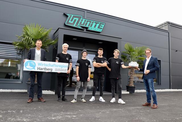 Bgm. Marcus Martschitsch und Anton Schuller gratulierten dem Unite Designs-Team rund um Alexander Kurz und Michael Hoppl.