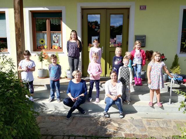 Kindergartenleiterin Martina Stepan (li.) und Kidergartenhelferin Katharina Gütl betreuen die Nachmittagsgruppe.