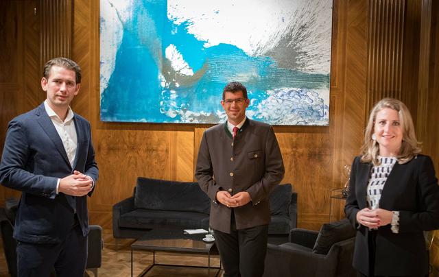 Kärnten erhält vier Millionen Euro als "Jubiläumsspende" bzw. Abstimmungsspende. Im Bild: ÖVP-Kärnten-Chef Martin Gruber (Mitte) mit Sebastian Kurz und Susanne Raab