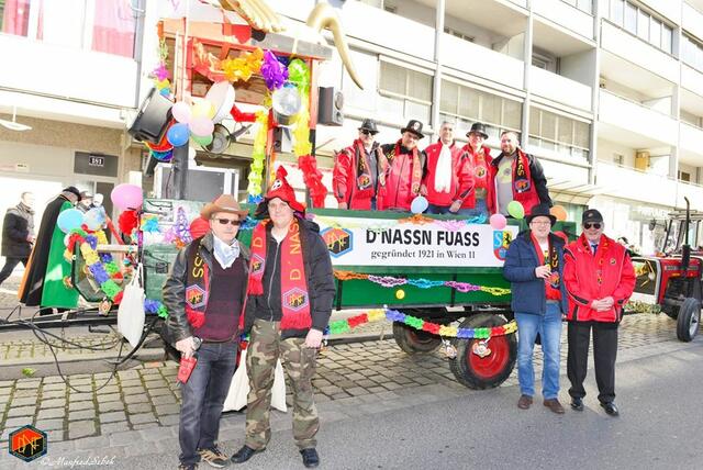 D'nassn Füass sind jedes Jahr beim Simmeringer Faschingsumzug aktiv.