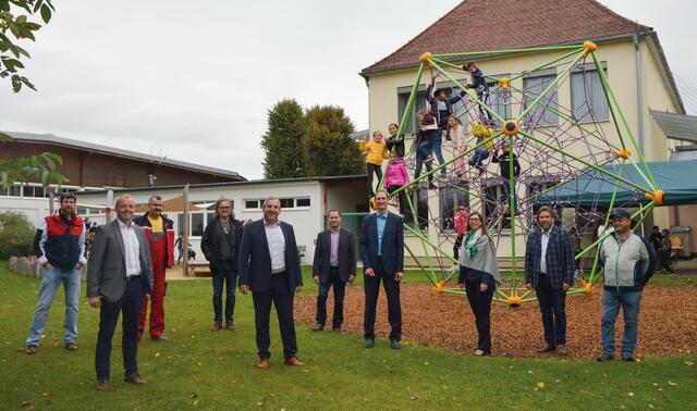 Offizielle Spielplatzeröffnung am Mittwoch, 7. Oktober, in der Volksschule Laakirchen.