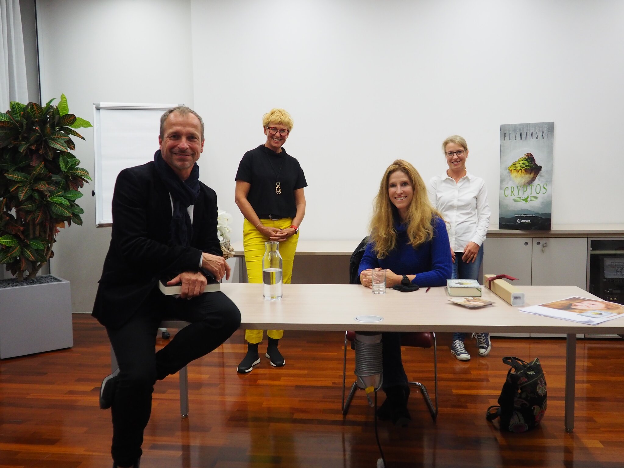 Kultur: Oberalmer genossen Lesung von Bestsellerautorin Ursula Poznanski -  Tennengau