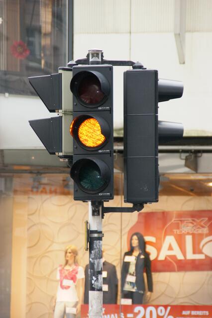 In Rohrbach, Linz-Land, Linz, Wels-Stadt, Vöcklabruck und Gmunden steht die Corona-Ampel auf Orange. | Foto: Koch