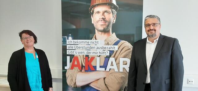 Sabine Eiblmaier, Betriebsrätin bei Interspar, mit Andreas Stangl, Vizepräsident der Arbeiterkammer (AK) OÖ. | Foto: AK OÖ