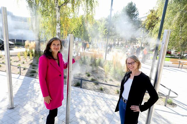 Stadträtin Ulli Sima und Bezirksvorsteherin Michaela Schüchner (beide SPÖ) bei der Eröffnung des Ludwig-Zatzka-Parks. | Foto: BV 14