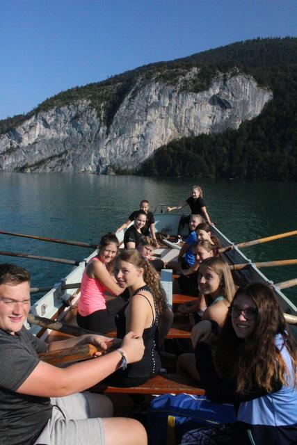"Gemeinsam in einem Boot" saßen die Schüler der HLW Wolfgangsee buchstäblich bei den Kennenlerntagen.