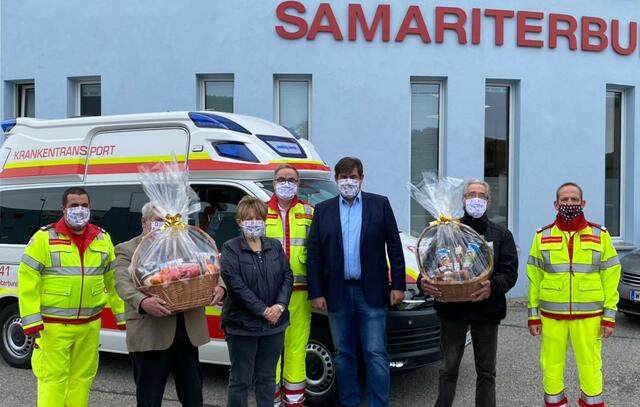 vLnR.: stv. Stützpunktleiter Harald Illibauer, Gerhard Wagner, Ehrenobfrau Brigitte Samwald, Obmann Christian Hiel, Bgm. Stefan Steinbichler, Karl Comai, Stützpunktleiter Ing. Roland Zwingraf | Foto: Samariterbund