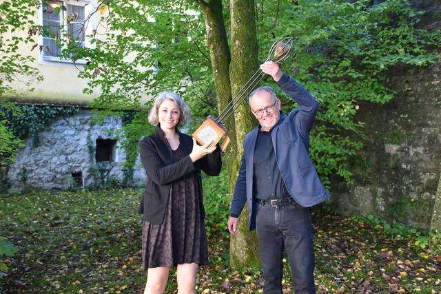 Die Preisträger in der Kategorie "Bildung & Forschung", Holzcluster Salzburg mit Projektmanagerin: Lisa-Maria Jindra und Clustermanager Herbert Lechner.