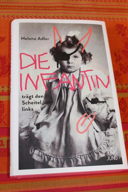 "Rotzfrech und satirisch", beschreibt Maria Gurtner "Die Infantin trägt den Scheitel links" von Helena Adler.