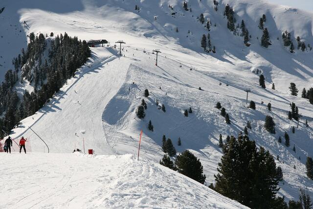 Der Winter-Hilfsbonus könnte auch auf Skigebiete angewendet werden und dazu führen, dass sich auch einkommensschwache Familien mit Kindern einen Skitag oder Kurzurlaub im Land leisten können.