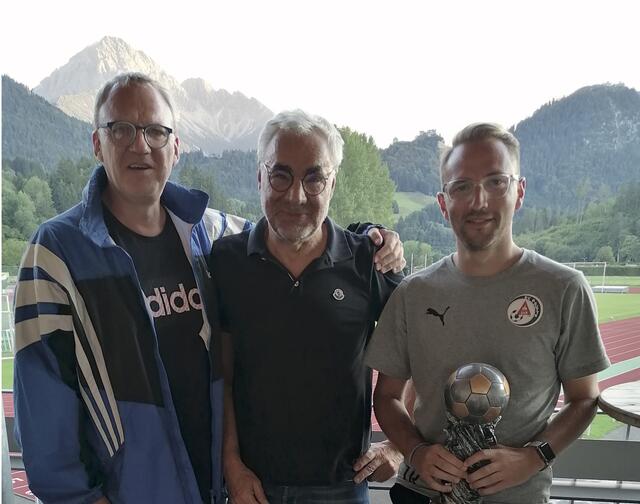 v.l.: Organisator Ralph Schader, SVR-Obmann Gerald Pinzger und SVR-Sportvorstand Lukas Mott freuen sich schon jetzt auf das große Jubiläumsfest im Sommer 2021. | Foto: Sue