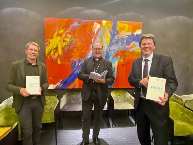 Rotary-Präsident Christian Kranl, Bischof Hermann Glettler und Stefan Deflorian TILAK).