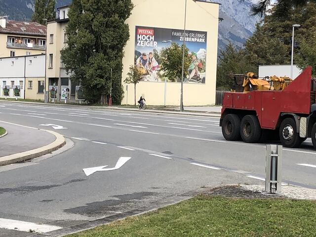 Diese Radlerin hat sich entschlossen, an dieser Stelle lieber den Gehsteig zu benützen