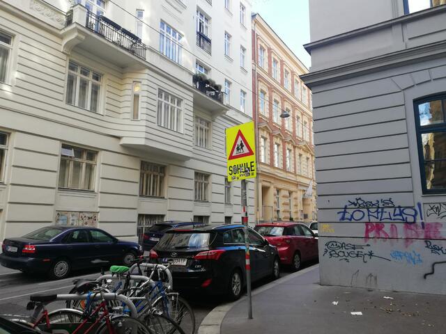 Neue Schulwegtafeln werden aufgestellt.