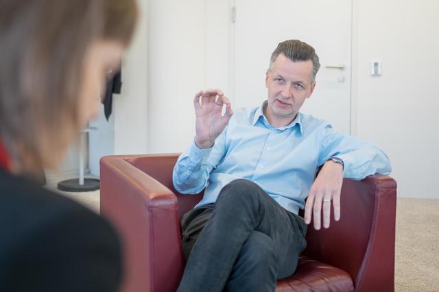 Der Chef der Verkehrs- und Dienstleistungsgewerkschaft vida, Roman Hebenstreit, fordert einen Österreich-Gutschein für Gastronomie und Hotellerie.  | Foto: Arnold Burghardt