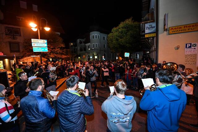 Bilder wie dieses wird es beim Zachäussingen heuer nicht geben. Der Abstand muss gewahrt werden. | Foto: zeitungsfoto.at