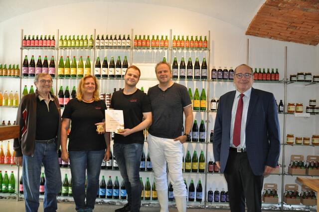 Auch Bernhard Schriebl, geprüfter Industriemeister - Fachrichtung Fruchtsaft und Getränke (Ribes Frucht &amp; Saft KG, St. Stefan ob Stainz), erhielt eine Auszeichnung.  | Foto: WKO DL