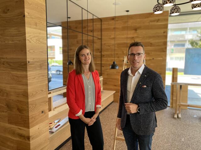 Julia Turner mit Bürgermeister Andreas Kahr-Walzl