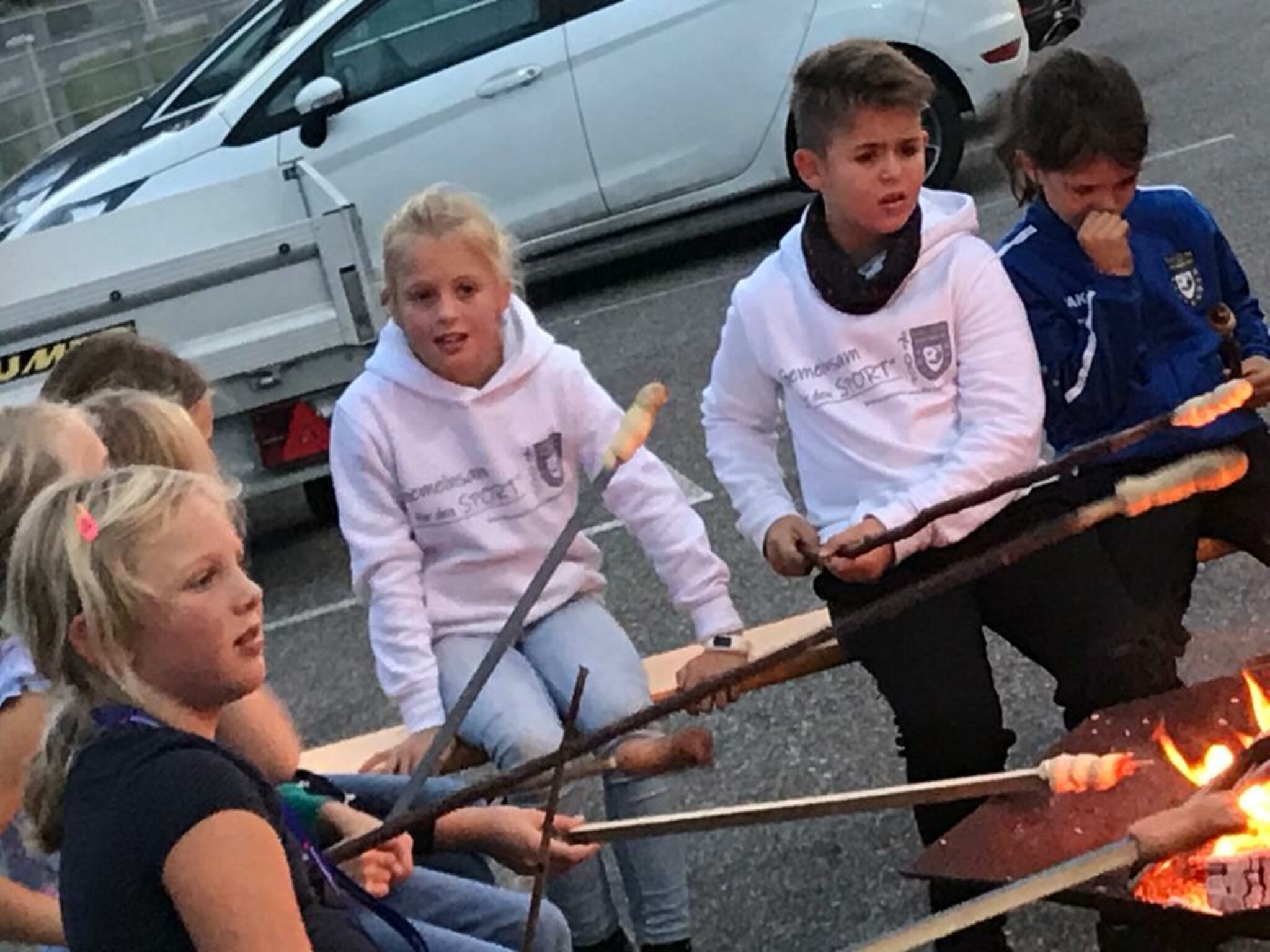 Fackelumzug am Sportplatz in Ansfelden: Fackelumzug mit Knacker-und ...