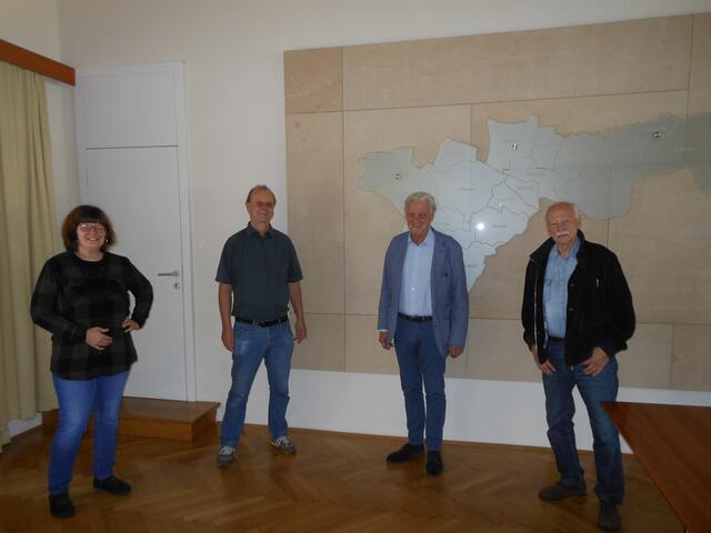 Grüne-Stadträtin Sabine Fasching, Wilhelm Müllebner, Bürgermeister Alfred Babinsky und Arno Klien | Foto: Stadtgemeinde Hollabrunn