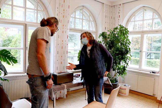 Gemeinsam wurde an Reparaturen getüftelt und so eine schnelle Lösung gefunden. | Foto: Siegele