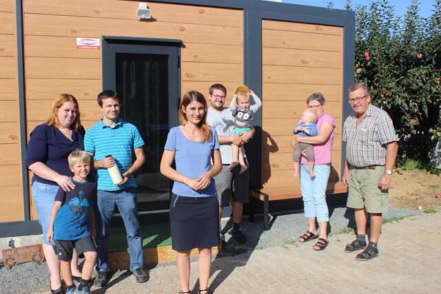 LA Carina Laschober-Luif zu Besuch beim innovativen Direktvermarkter in Markt Allhau. | Foto: Gemeinde