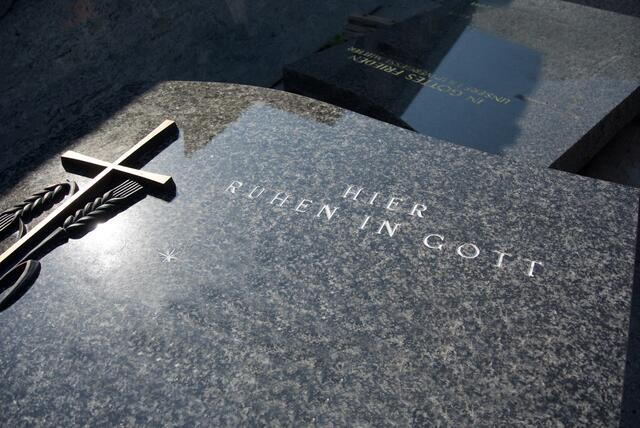 Grabsteine aller Art bietet der Steinmetz Larcher an. | Foto: Foto: Larcher